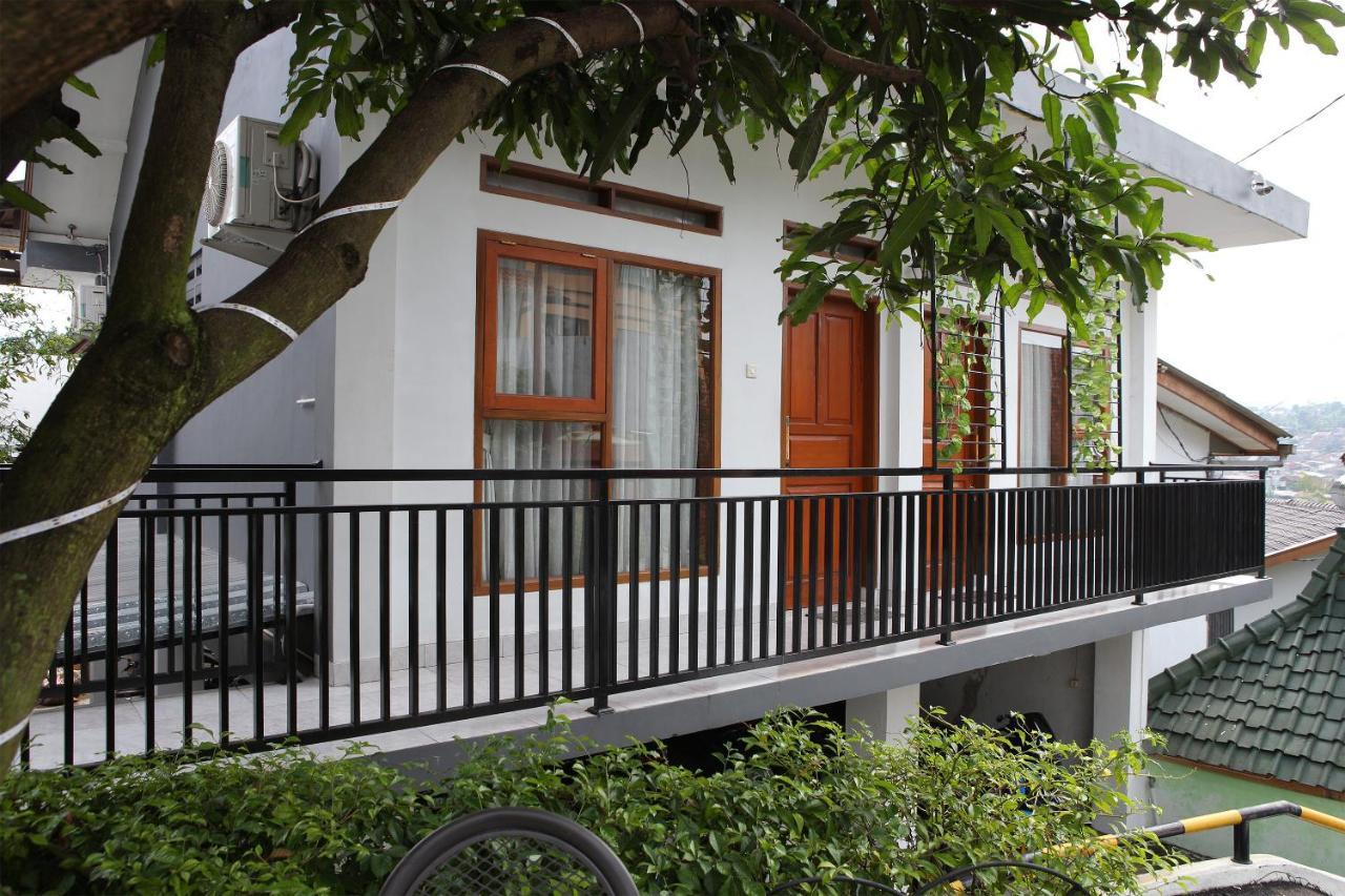 Oyo 569 Cigadung Guest House Syariah Бандунг Экстерьер фото