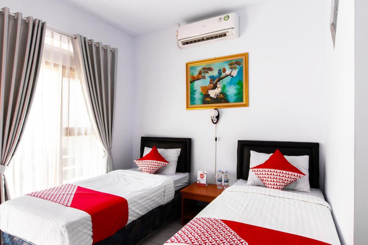 Oyo 569 Cigadung Guest House Syariah Бандунг Экстерьер фото