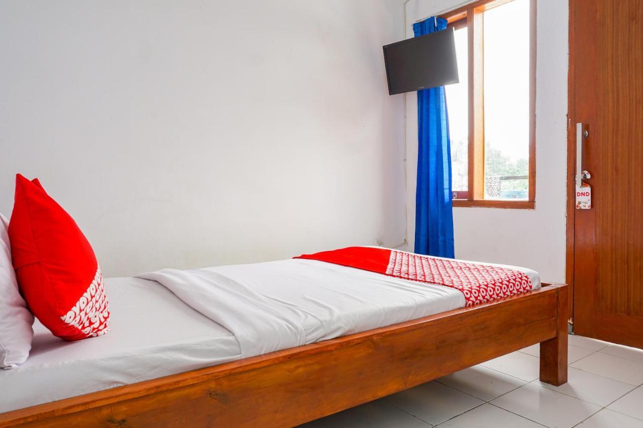 Oyo 569 Cigadung Guest House Syariah Бандунг Экстерьер фото