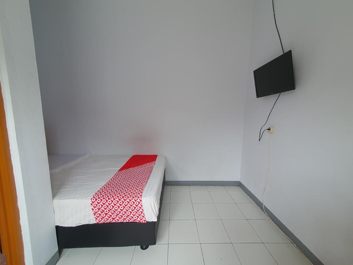 Oyo 569 Cigadung Guest House Syariah Бандунг Экстерьер фото