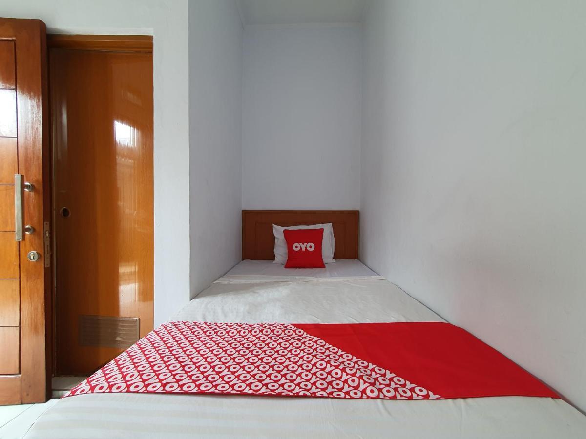 Oyo 569 Cigadung Guest House Syariah Бандунг Экстерьер фото