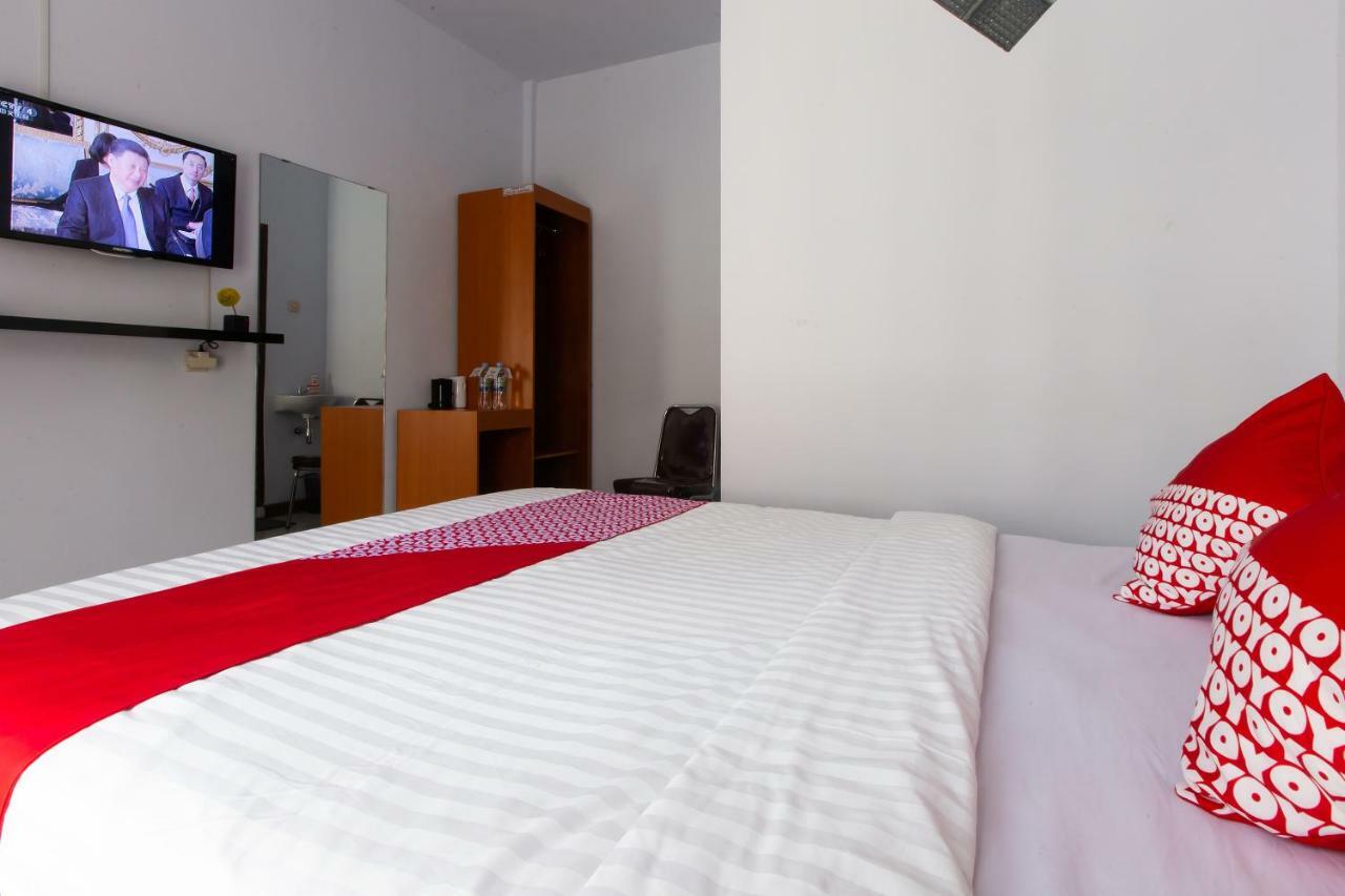 Oyo 569 Cigadung Guest House Syariah Бандунг Экстерьер фото