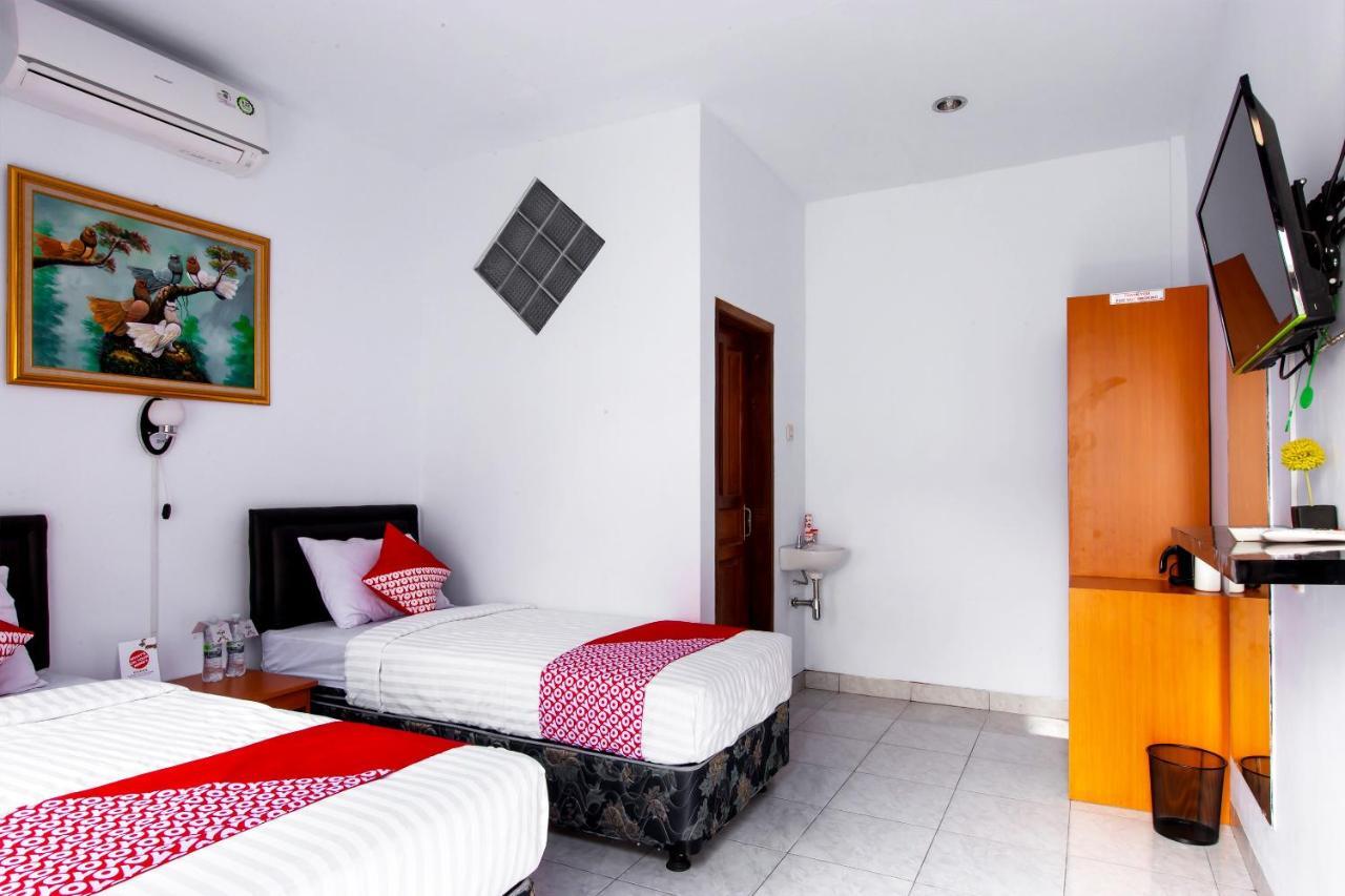 Oyo 569 Cigadung Guest House Syariah Бандунг Экстерьер фото