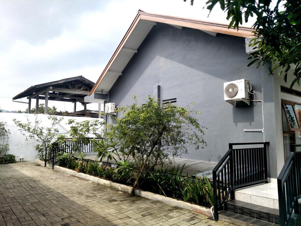 Oyo 569 Cigadung Guest House Syariah Бандунг Экстерьер фото